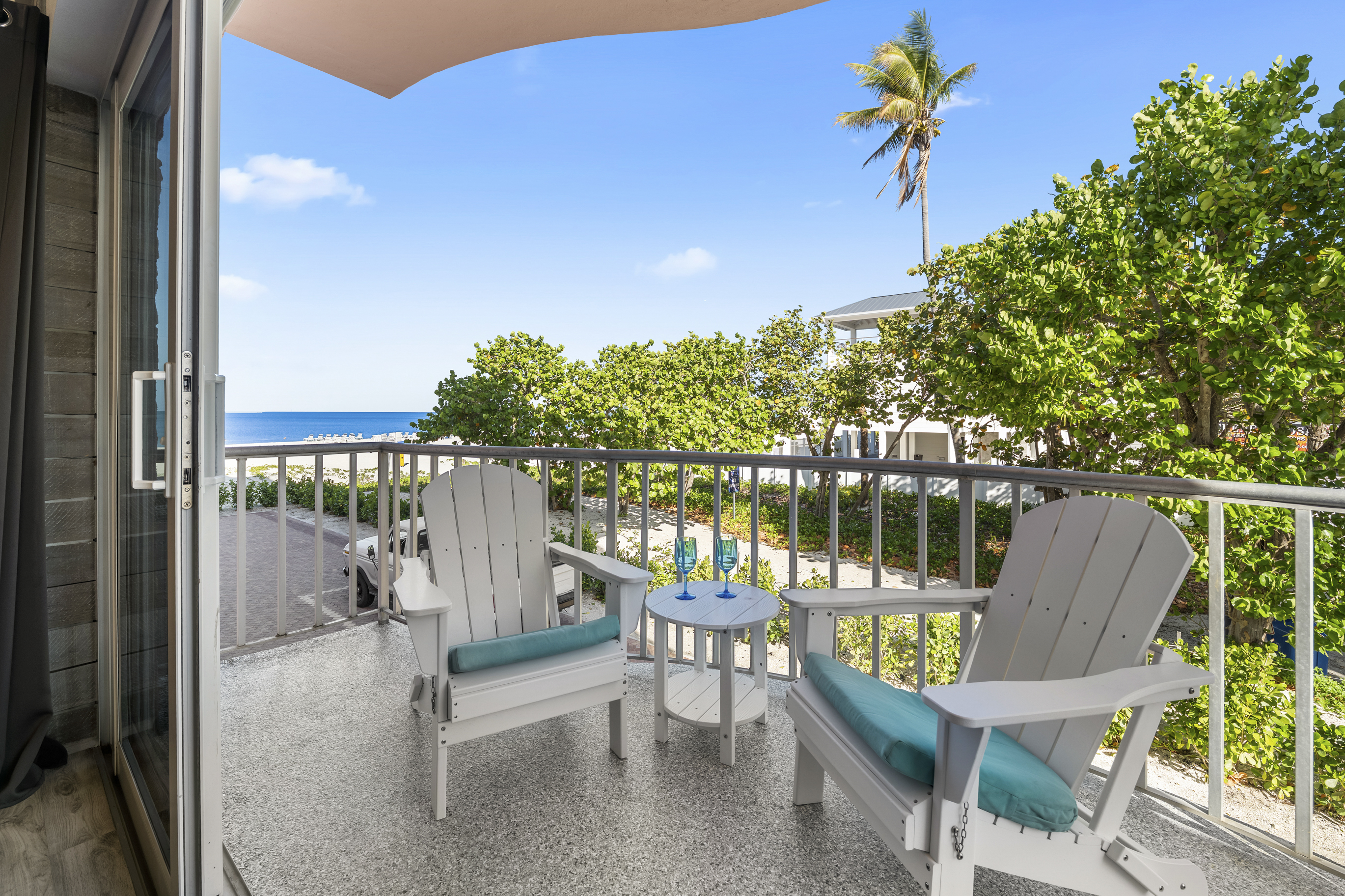 Bonita Beach Condo — Ocean View Balcony, Heated Pool & Grill