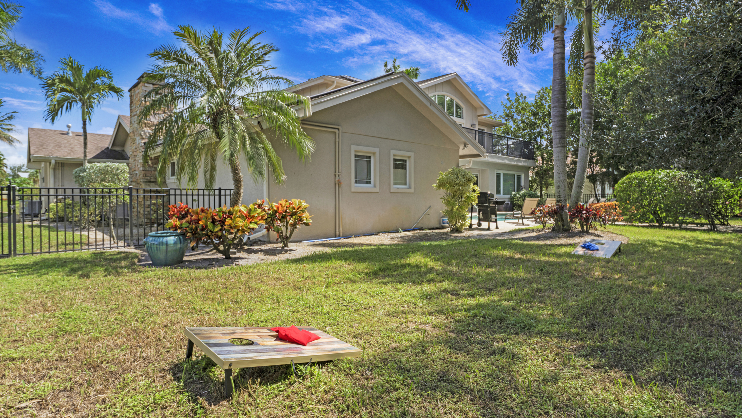 Grand Palm House — Heated Pool, Game Room, Golf Course Views, Balcony & Grill
