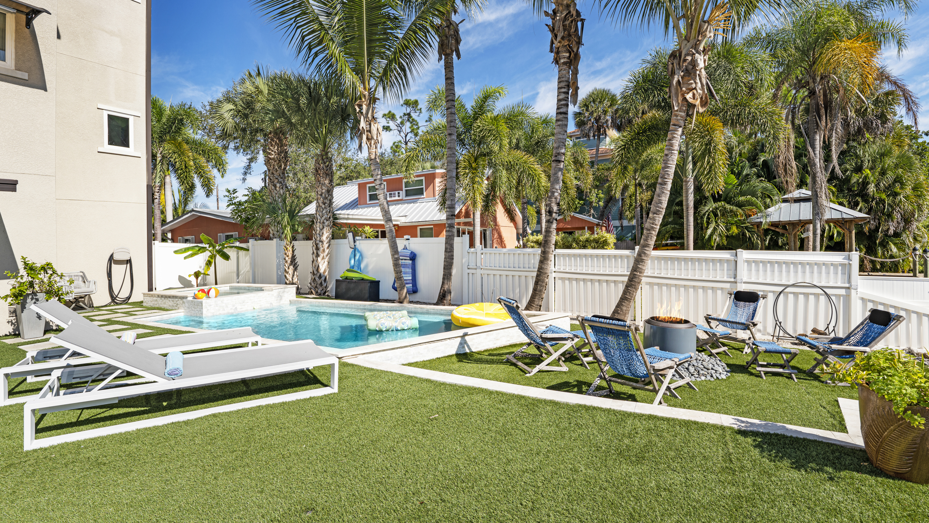 Waterfront Tiki House photo 6