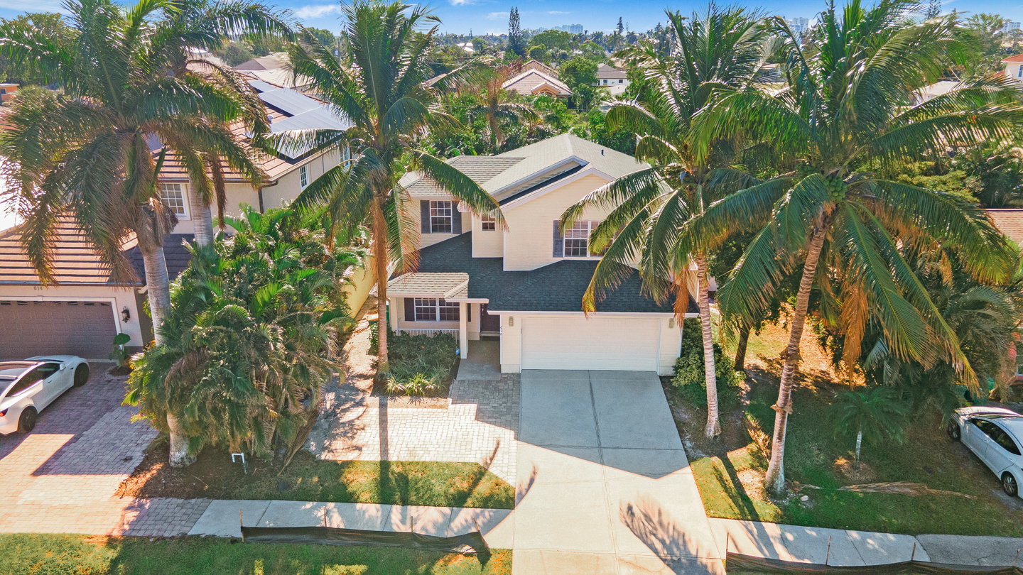 Saltwater Beach House — Bike to Beach, Saltwater Heated Pool, Grill, Near Delnor-Wiggins Beach